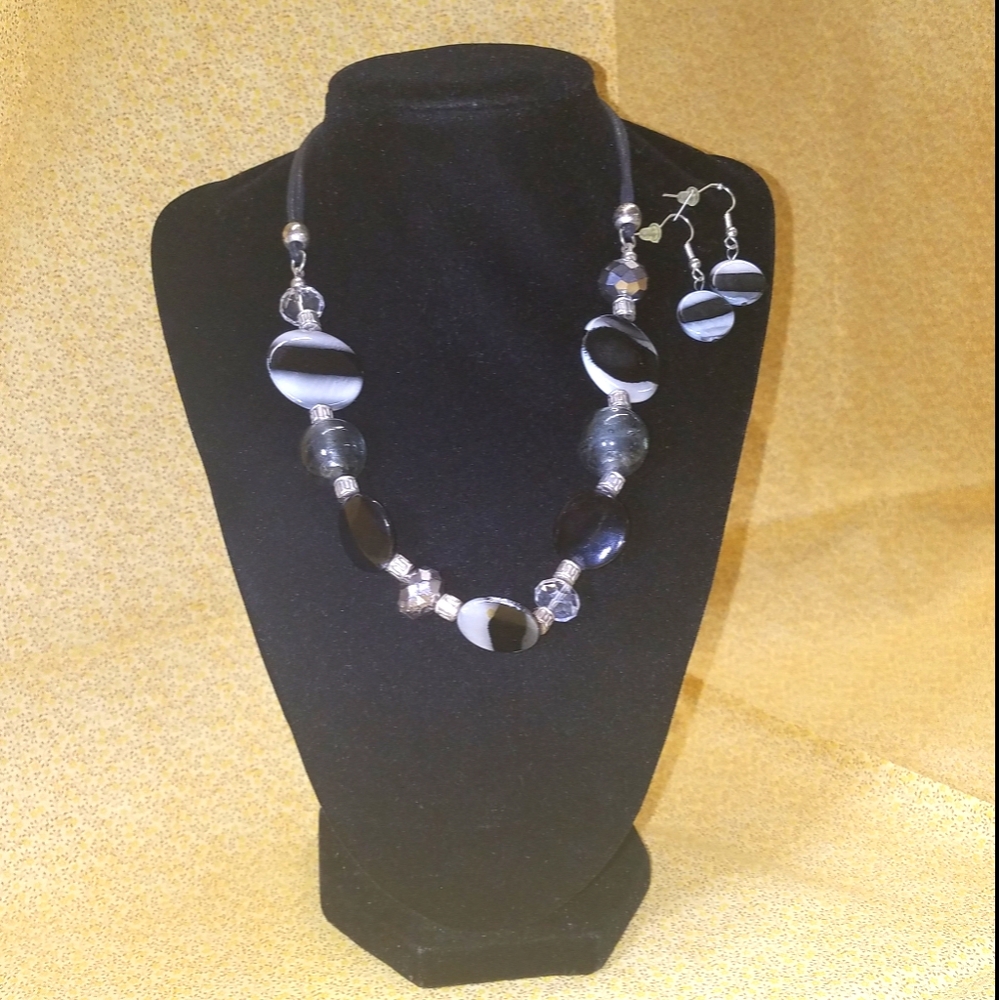 Black glass necklace set